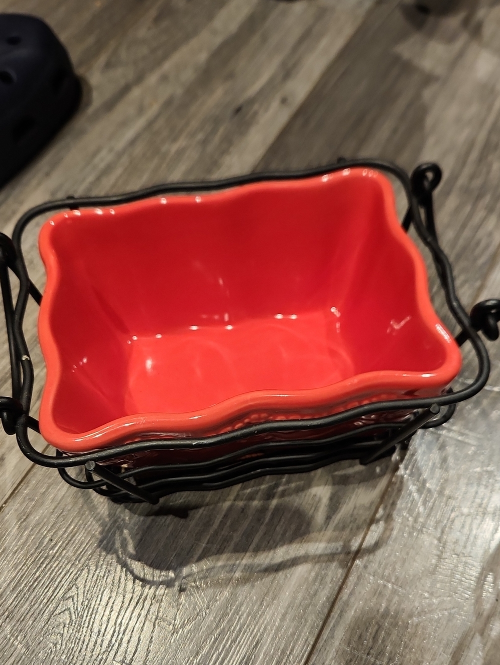EUC Temptations Red Ceramic Bath Vanity Tray with Black Wire Basket